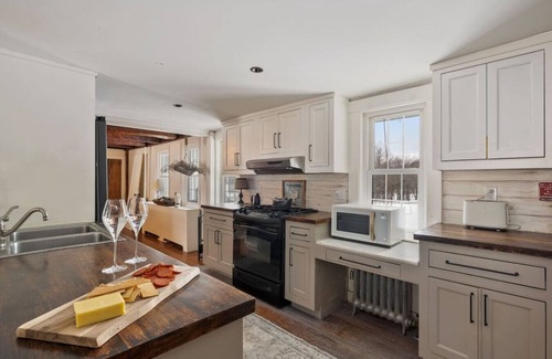 Gilmanton Other | Cozy Newly Renovated 1BR on a Horse Farm