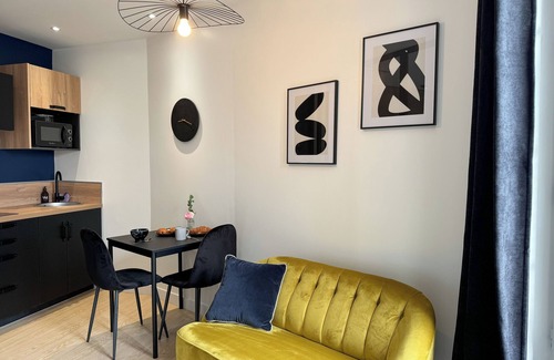 Centre Ville Apartment | Cozy Niort Royal Navy - Charmant studio dans un bel immeuble