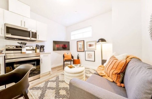 Jasper Place Condo | Cozy Nordic Utopia | Near WEM & DT | King Bed!