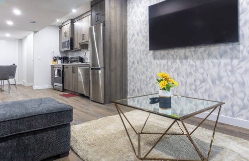 Calgary House | Cozy NW Calgary Suite—Private, Modern, Family & Pet Friendly