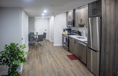 Calgary House | Cozy NW Calgary Suite—Private, Modern, Family & Pet Friendly