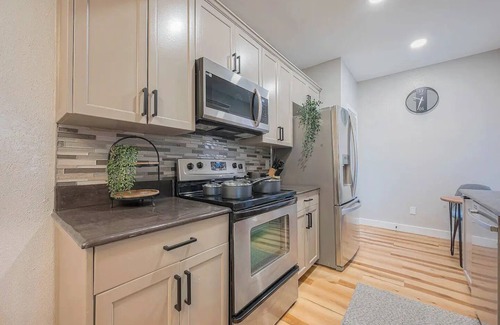 South Central Houston Condo | Cozy Oasis Apt - In Med Center & NRG