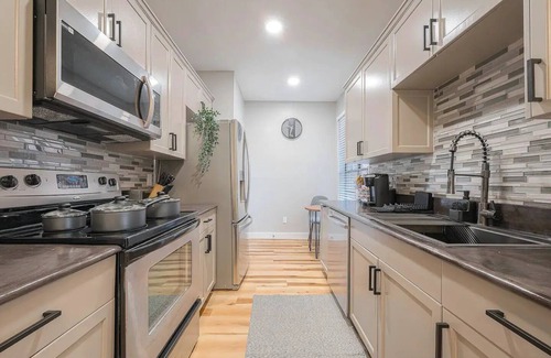 South Central Houston Condo | Cozy Oasis Apt - In Med Center & NRG