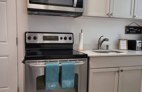 Bay Crest Park Apartment | Cozy Oasis centrally located to Tampa Bay Beaches