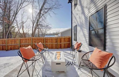 Bloomington House | Cozy Oasis Home IU 9min l Downtown 8min l 4beds l 2 1l2 bath