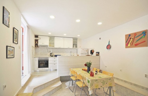 Split Apartment | Cozy Oasis in Front of the Pool – Split