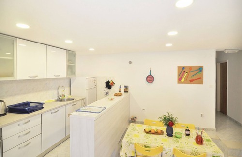 Split Apartment | Cozy Oasis in Front of the Pool – Split