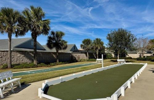 Wildwood House | Cozy Oasis in Prime Location with Sunset Lake View, Golf Cart and Bathtub