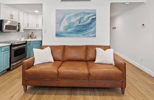 Village of La Jolla Condo | Cozy Ocean Front Studio Condo in welcoming La Jolla