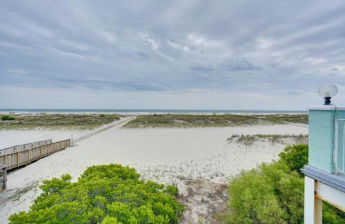 Wildwood Crest Apartment | Cozy Oceanfront Condo with Pool and Beach Access!