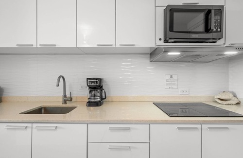 Puerta de Tierra Apartment | Cozy Oceanfront Getaway Balcony Sea View