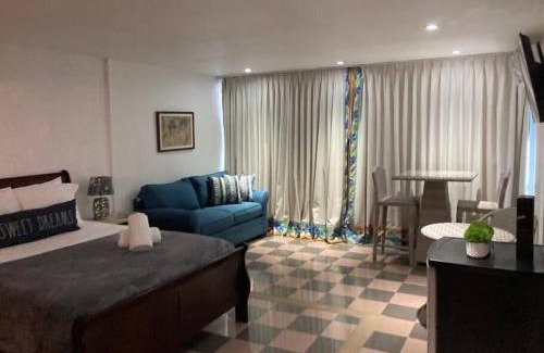Isla Verde Apartment | Cozy Oceanview Studio w parking