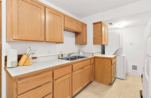 Old Town Condo | Cozy Old Town Escape | Bay Views + Garage + Patio | Steps to Ruston Way!