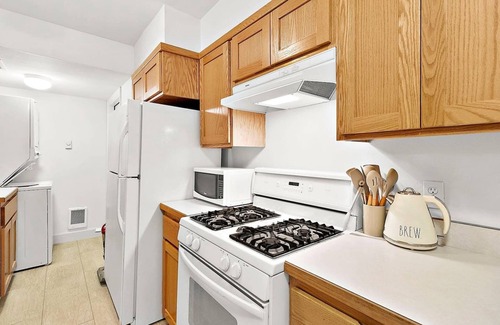 Old Town Condo | Cozy Old Town Escape | Bay Views + Garage + Patio | Steps to Ruston Way!