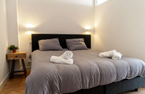 Spaarndammer en Zeeheldenbuurt Apartment | Cozy One Bedroom Apartments at Centrum