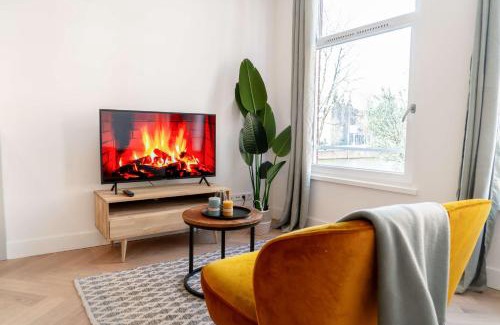 Spaarndammer en Zeeheldenbuurt Apartment | Cozy One Bedroom Apartments at Centrum