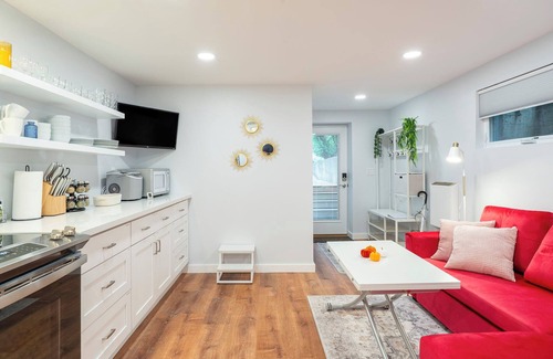 Downtown Seattle Apartment | Cozy One Bedroom Apt - Arboretum/Montlake, UW, Husky Stadium, UWMC, Madison Park