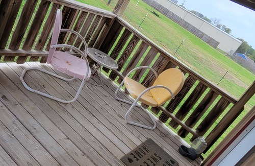 Van Zandt County Cabin | Cozy one bedroom one bath cabin with WiFi and AC/heat in quiet country setting.