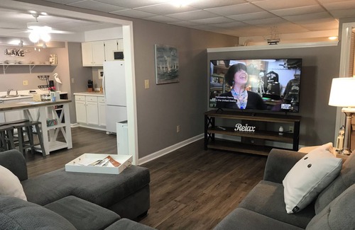 Durhamville Apartment | Cozy one-bedroom rental steps from the lake with full amenities