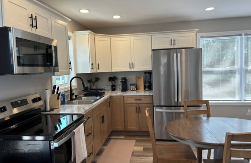 Elizabethtown Apartment | Cozy One-Bedroom Loft Above Garage in Elizabethtown with Sauna