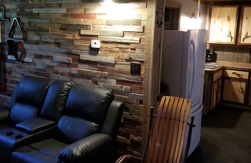 Walhalla Cabin | Cozy, open concept barnwood cabin with pool table & shuffleboard near PM river!