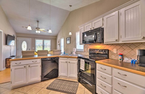 Pantego House | Cozy Pantego Cottage ~ 5 Miles to Belhaven!