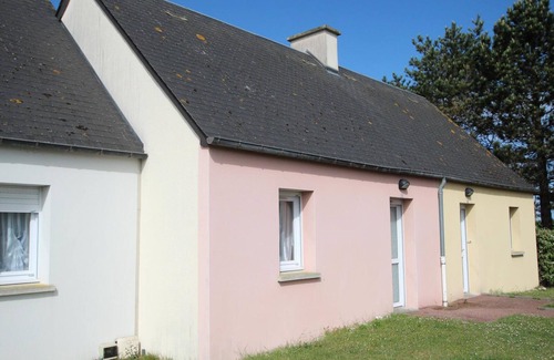 Siouville-Hague Cottage | Cozy Pavilion, 600m from Beach, Surf Spot, Internet, Pet-Friendly, BBQ, Parking