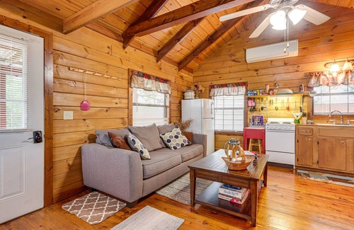 Sand Gap Cabin | Cozy Pelsor Cabin w/Mountain & Valley Views!