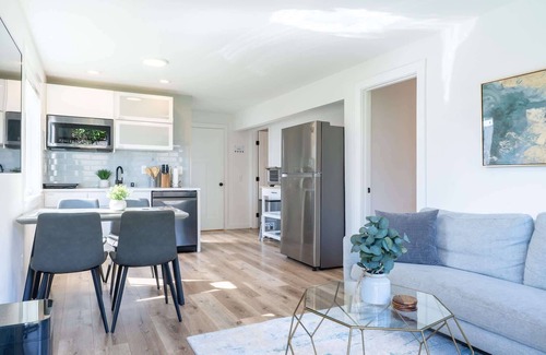 Greenwood House | Cozy Pet friendly Downstairs Retreat in Seattle