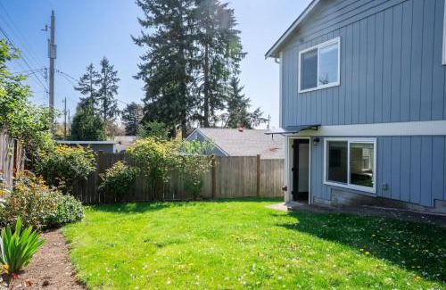 Greenwood House | Cozy Pet friendly Downstairs Retreat in Seattle