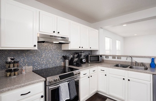 North San Antonio - SAT House | Cozy Pet-Friendly Retreat l Family Friendly Haven