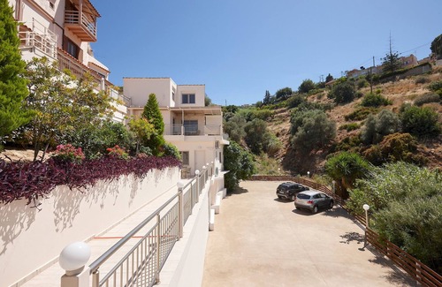 Agia Pelagia Apartment | Cozy pool front apartment with sea view (Elia)