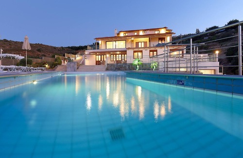 Agia Pelagia Apartment | Cozy pool front apartment with sea view (Elia)