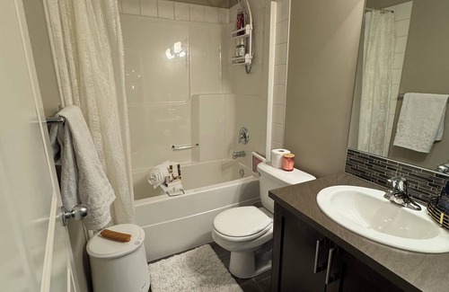 Southeast Calgary House | Cozy Private 1-Bedroom 1 Bathroom retreat in a shared home,Calgary SE .