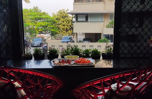 Ranwar Apartment | Cozy Private AC Studio by the Sea Bandstand Bandra W Mumbai nr Taj Lands End
