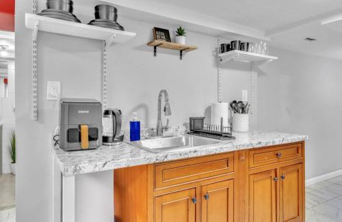 Constable Hook Apartment | Cozy Private Apartment Near NYC Light Rail