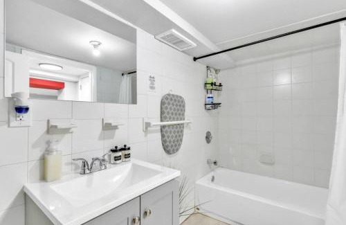 Constable Hook Apartment | Cozy Private Apartment Near NYC Light Rail