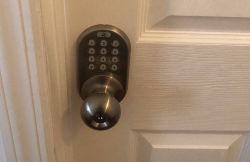 Englewood House | Cozy Private"B" Bedroom Kitchen Wifi