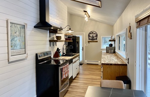 Lyons Cabin | Cozy private cabin nestled in the rocks near fishing and hiking with hot tub