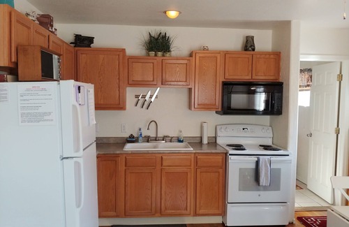 Flagstaff Cabin | Cozy Private Cabin Within Flagstaff City Limits~Freestanding Guesthouse