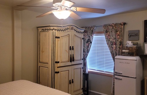 Pinetop House | Cozy private Casita in the Heart of Pinetop w/spectacular courtyard.