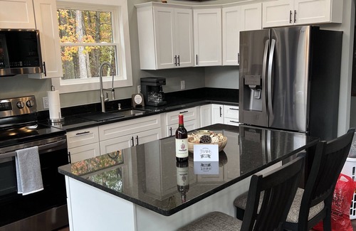 West Union Cabin | Cozy private getaway built for couples to reconnect !