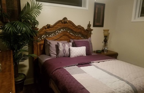 River Ridge House | Cozy Private Guest Bedroom near Downtown New Orleans and 15 mins. from airport.