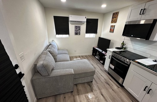 Alhambra House | Cozy, Private Phoenix Tiny Home