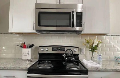 Pittsburgh House | Cozy, private retreat, close to everything