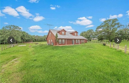 Navasota Cabin | Cozy private room in charming cabin on 20 acre farm