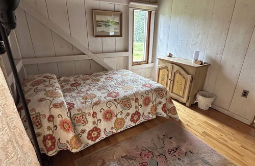 West Tisbury Condo | Cozy private room in 3 br house in West Tisbury