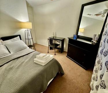 Trailwood House | Cozy Private room with Shared bathroom Inside a house