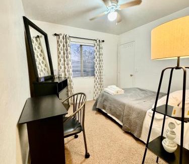 Trailwood House | Cozy Private room with Shared bathroom Inside a house
