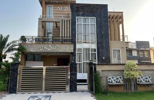 Mirpur Bed & Breakfast | Cozy Private Rooms in Guest House in Citi Housing Jhelum, Satellite Town Jhelum